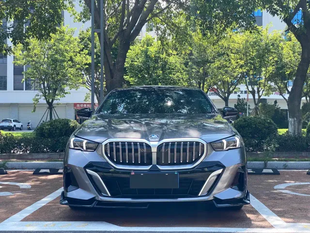 BMW 5 Series — Фото автомобиля 2