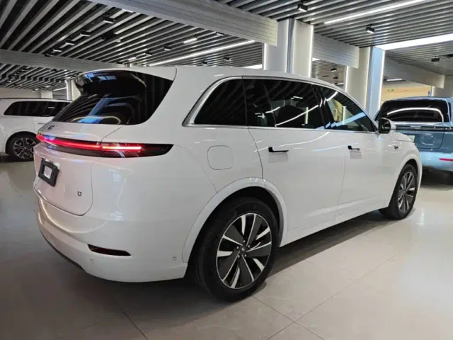 Li Auto L7 — Фото автомобиля 6