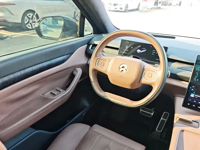Nio ES8 — Фото автомобиля 12