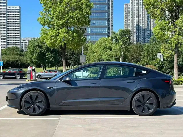 Tesla Model 3 — Фото автомобиля 3