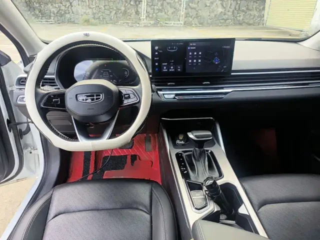 Geely Emgrand — Фото автомобиля 9