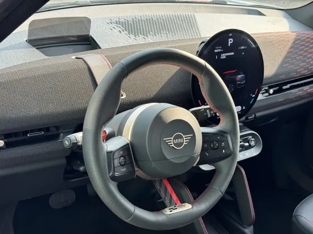MINI Electric MINI JCW ACEMAN — Фото автомобиля 11