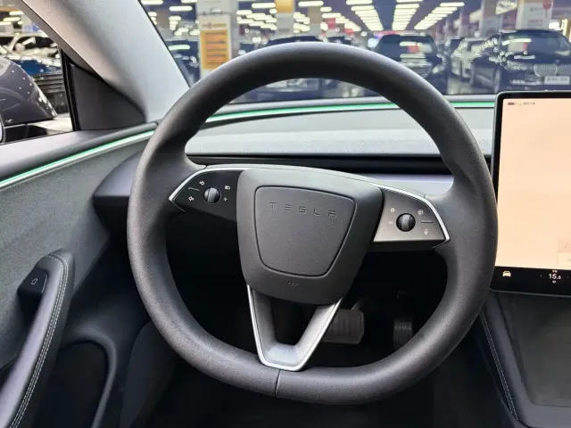 Tesla Model 3 — Фото автомобиля 8