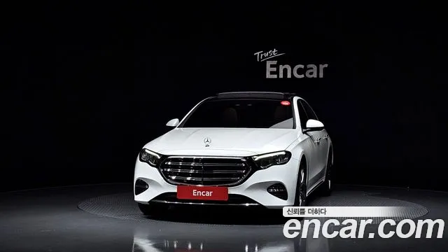 Mercedes-Benz E-Class — Фото автомобиля 3