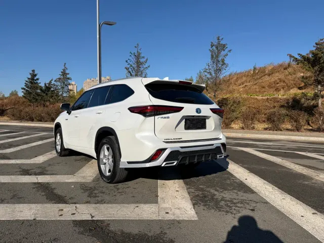 Toyota Highlander — Фото автомобиля 4