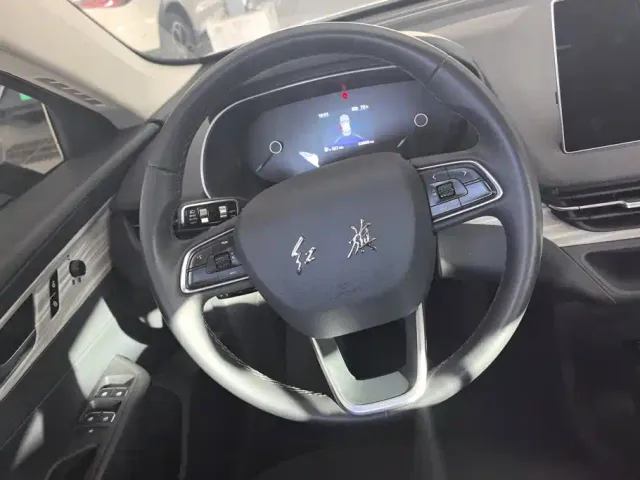 Hongqi E-QM5 — Фото автомобиля 15