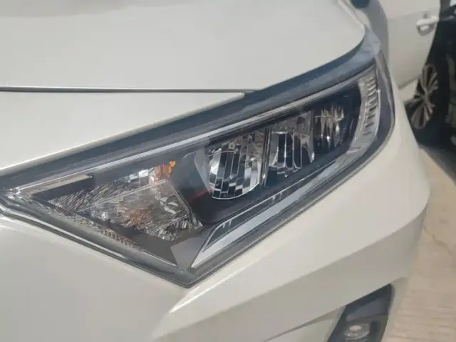 Toyota RAV4 — Фото автомобиля 5