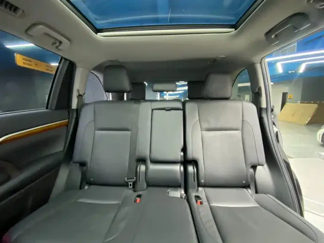Toyota Highlander — Фото автомобиля 24