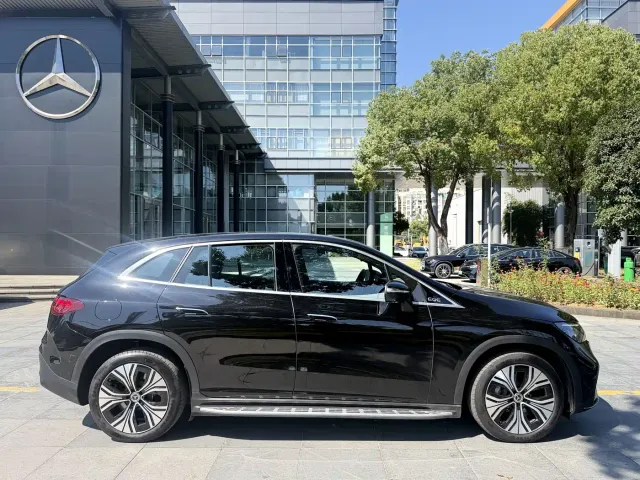 Mercedes-Benz EQE SUV — Фото автомобиля 4
