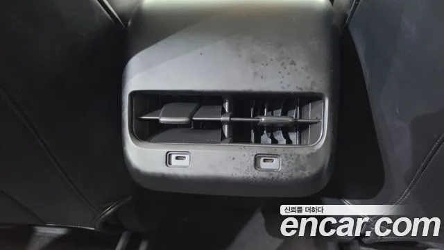 Tesla Model Y — Фото автомобиля 24