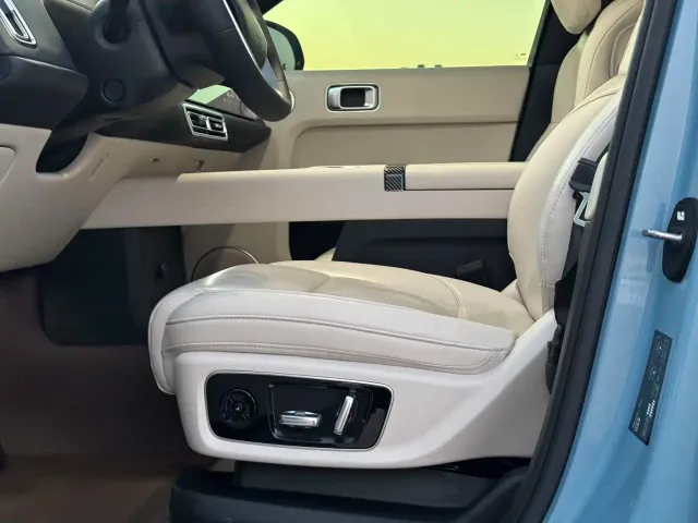 Li Auto L8 — Фото автомобиля 7