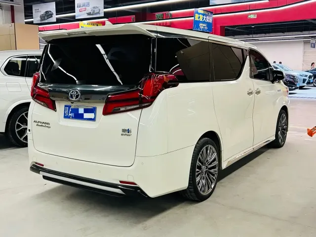 Toyota Alphard — Фото автомобиля 6