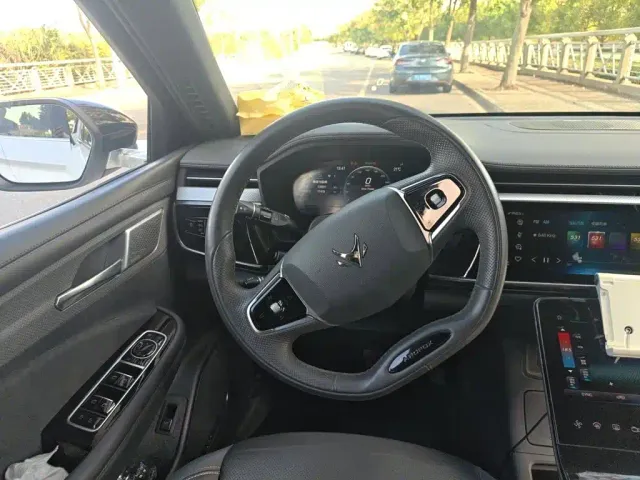 Arcfox Alpha T — Фото автомобиля 2