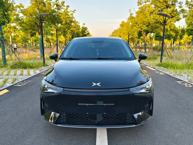Xpeng P5 — Фото автомобиля 2