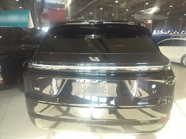 Li Auto L7 — Фото автомобиля 5
