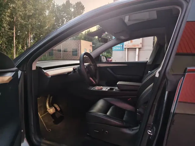 Tesla Model Y — Фото автомобиля 4