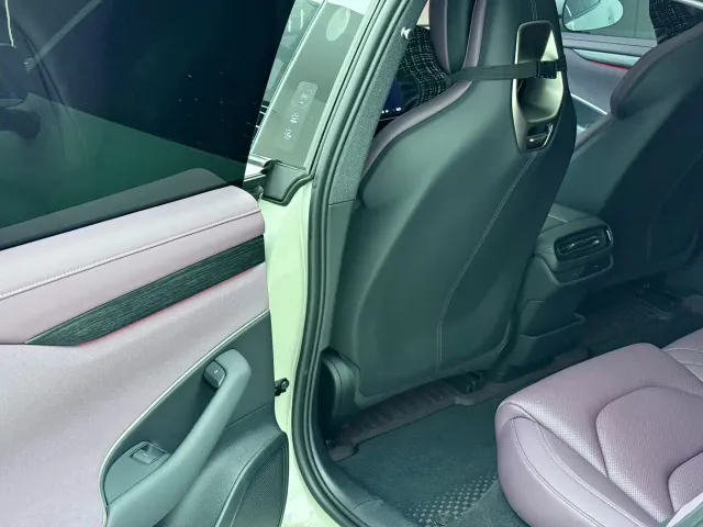 Xiaomi SU7 — Фото автомобиля 8