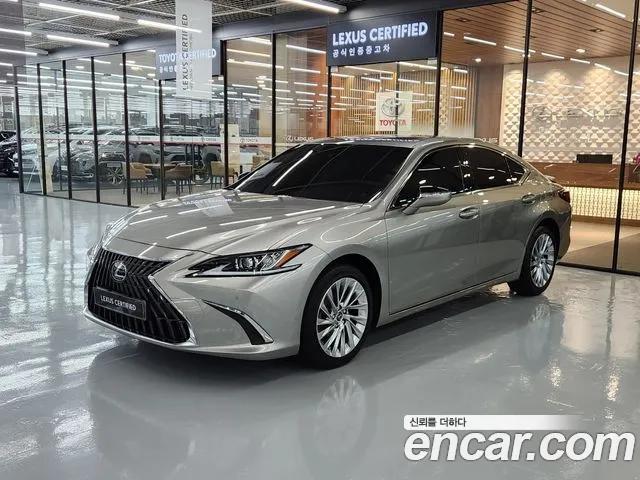 Фотография автомобиля — Lexus ES Generation 7
