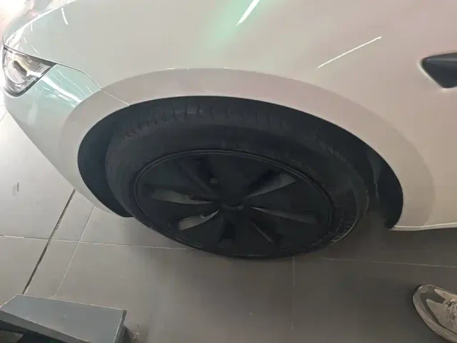 Tesla Model 3 — Фото автомобиля 22