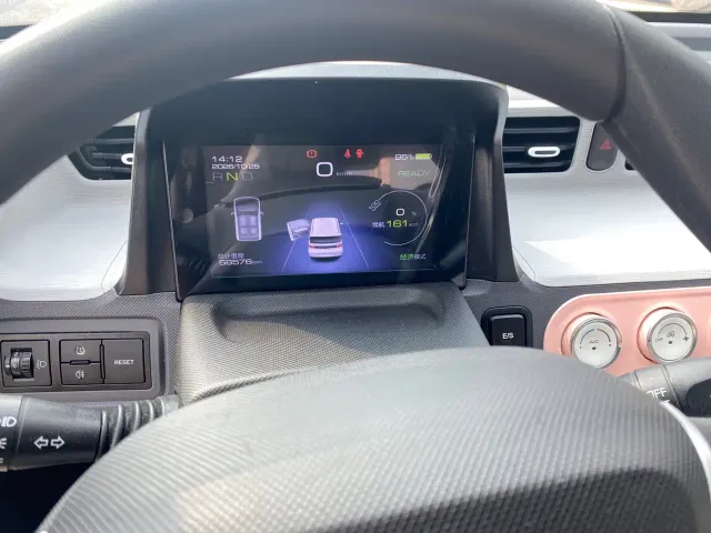 Wuling Hongguang Mini EV — Фото автомобиля 10