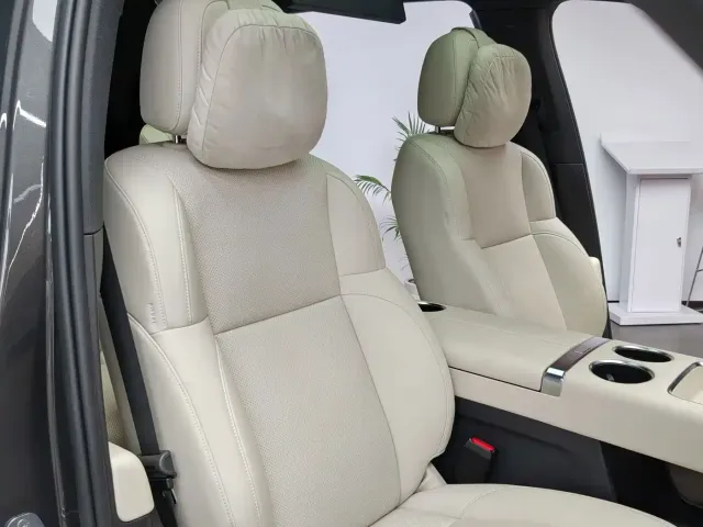 Li Auto L8 — Фото автомобиля 16