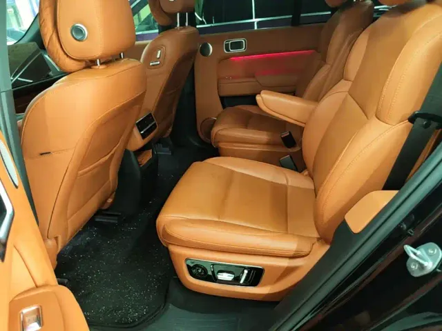 Li Auto L8 — Фото автомобиля 16