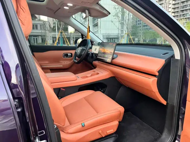 Leapmotor C16 — Фото автомобиля 7