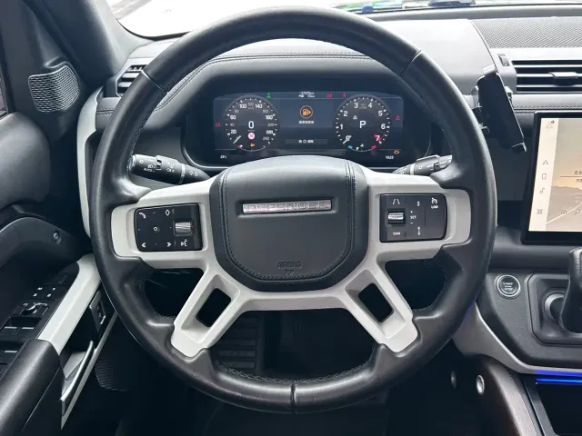 Land Rover Defender — Фото автомобиля 12