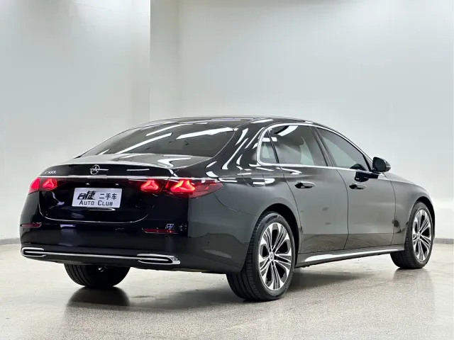 Mercedes-Benz E-Class — Фото автомобиля 7