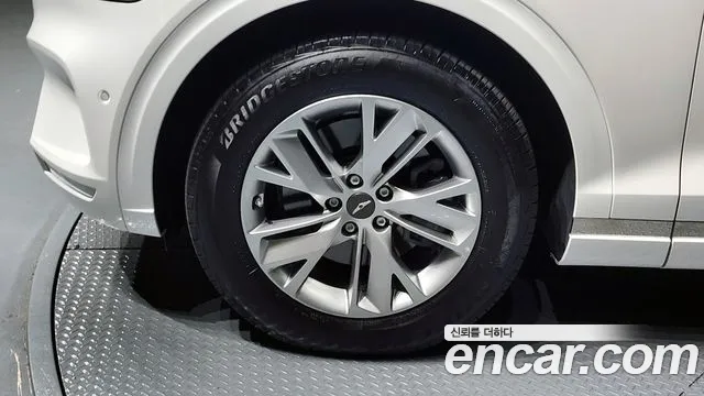 Genesis GV70 2.5T Бензин AWD — Фото автомобиля 5