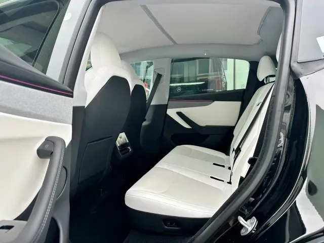 Tesla Model Y — Фото автомобиля 6