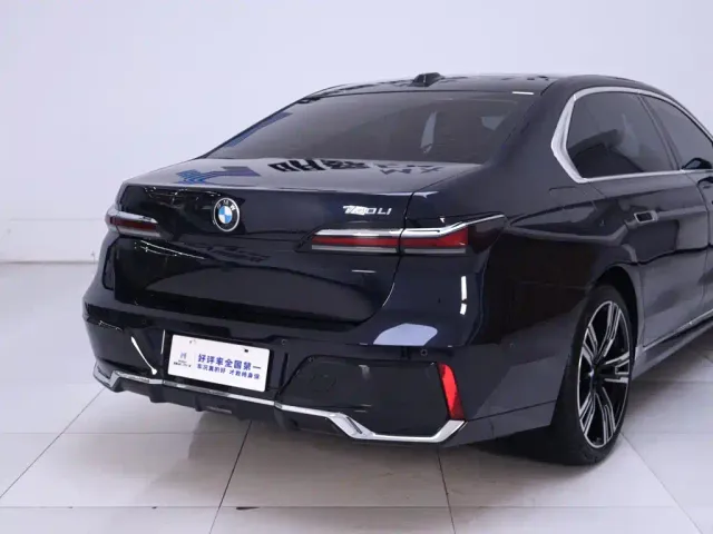 BMW 7 Series — Фото автомобиля 8