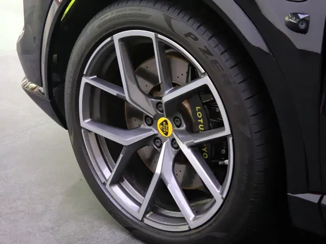 Lotus Eletre — Фото автомобиля 24