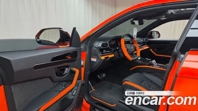 Lamborghini Urus — Фото автомобиля 10
