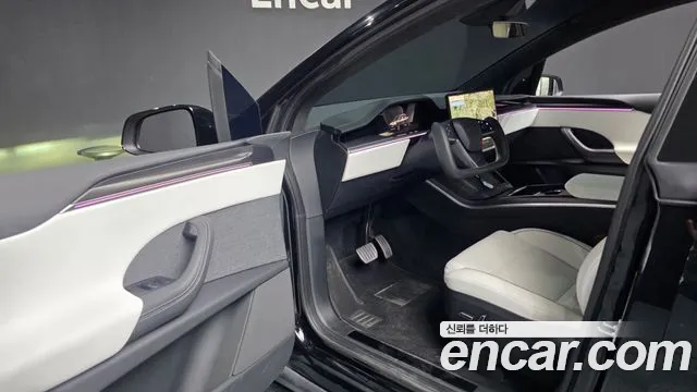 Tesla Model X — Фото автомобиля 10