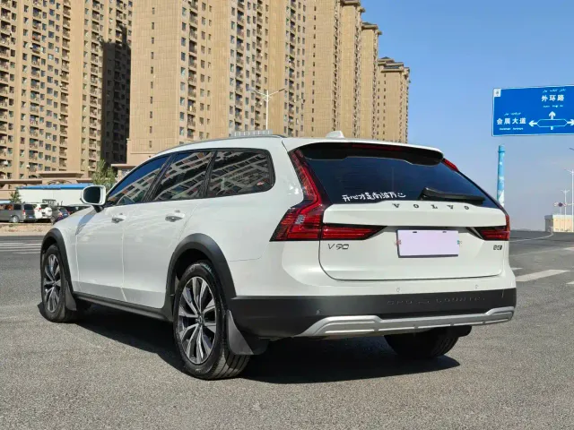 Volvo V90 — Фото автомобиля 9