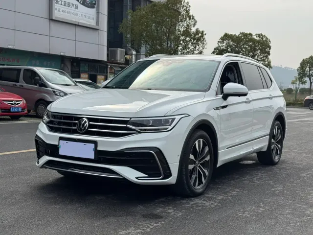 Фотография автомобиля — Volkswagen Tiguan L