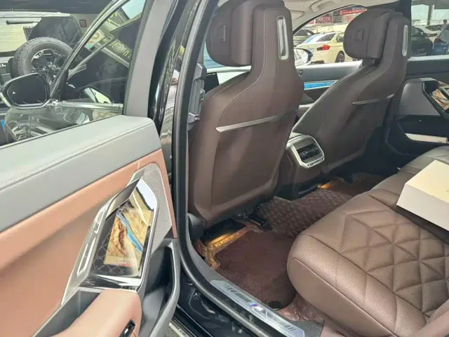 BMW 7 Series — Фото автомобиля 8