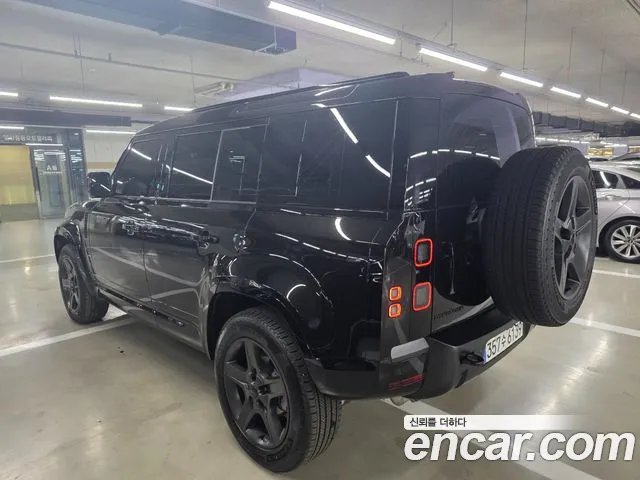 Land Rover Defender — Фото автомобиля 7
