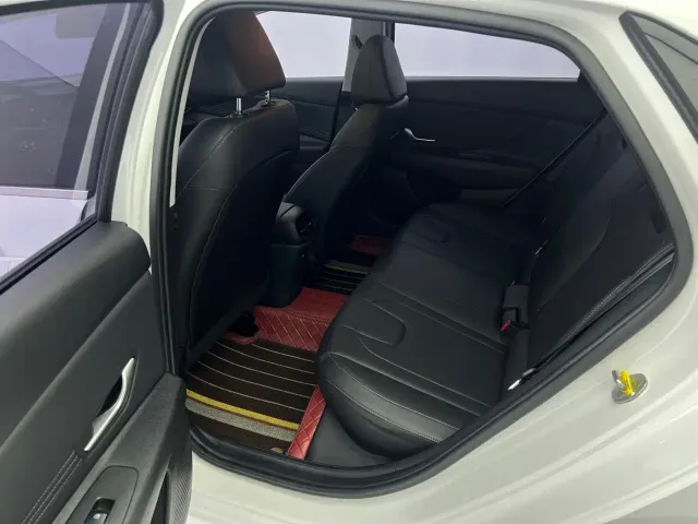 Hyundai Elantra — Фото автомобиля 14