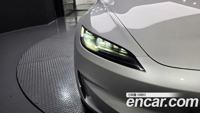 Tesla Model 3 — Фото автомобиля 16