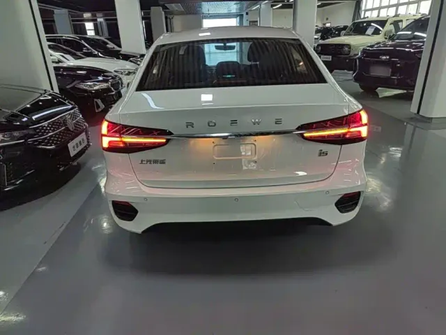 Roewe i5 — Фото автомобиля 5