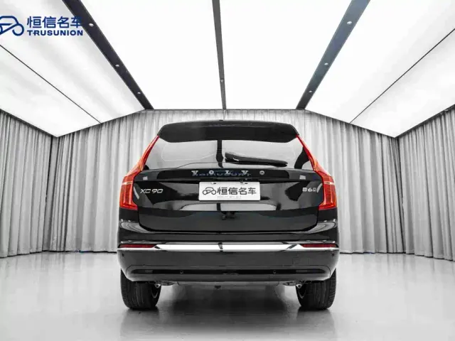 Volvo XC90 — Фото автомобиля 6