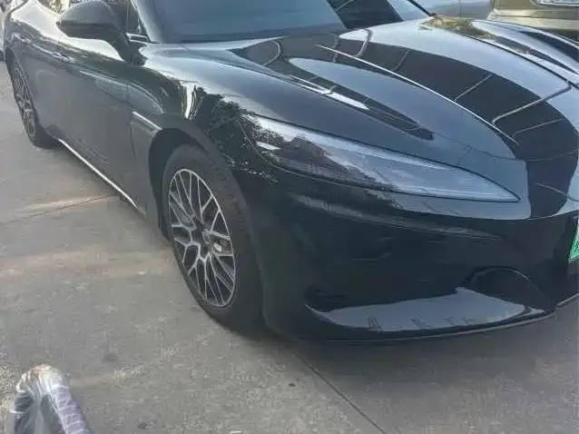 Denza Z9GT — Фото автомобиля 2