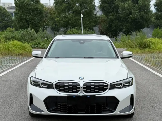 Фотография автомобиля — BMW 3 Series