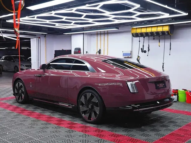Rolls-Royce Spectre — Фото автомобиля 4