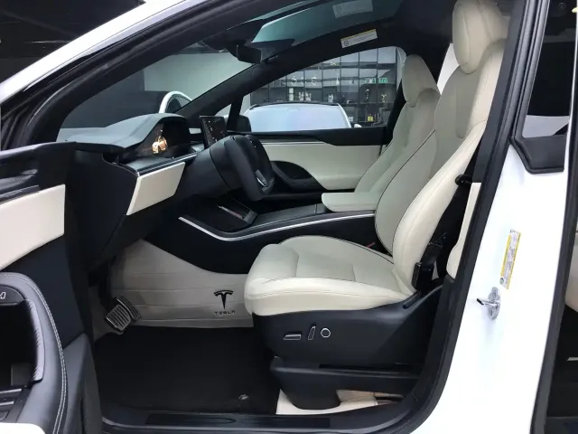 Tesla Model X — Фото автомобиля 8