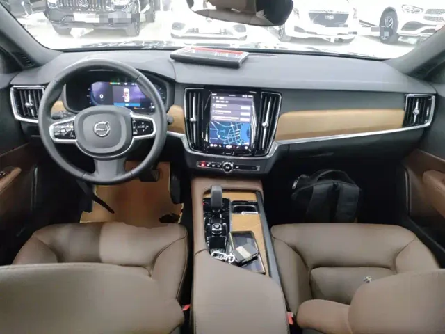 Volvo S90 — Фото автомобиля 11