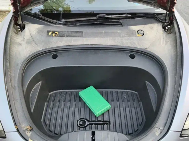 Tesla Model 3 — Фото автомобиля 21