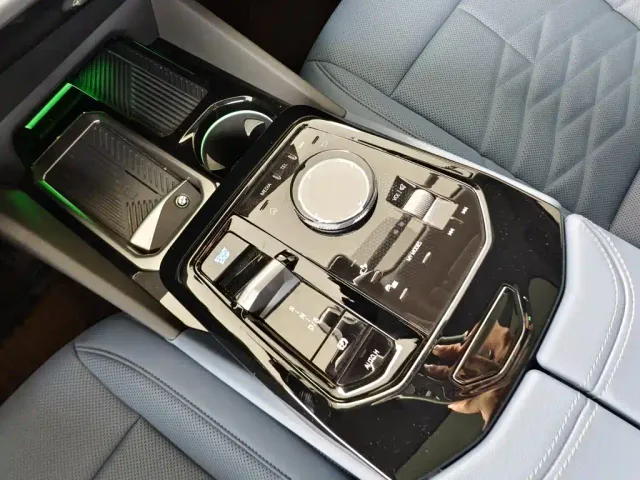 BMW i5 — Фото автомобиля 13